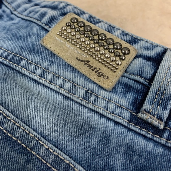 Antigo: Jean Studded Shorts, Size 26 - Picture 5 of 5